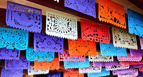 Taller de papel picado – Centro de Estudios de la Cultura y la Comunicación